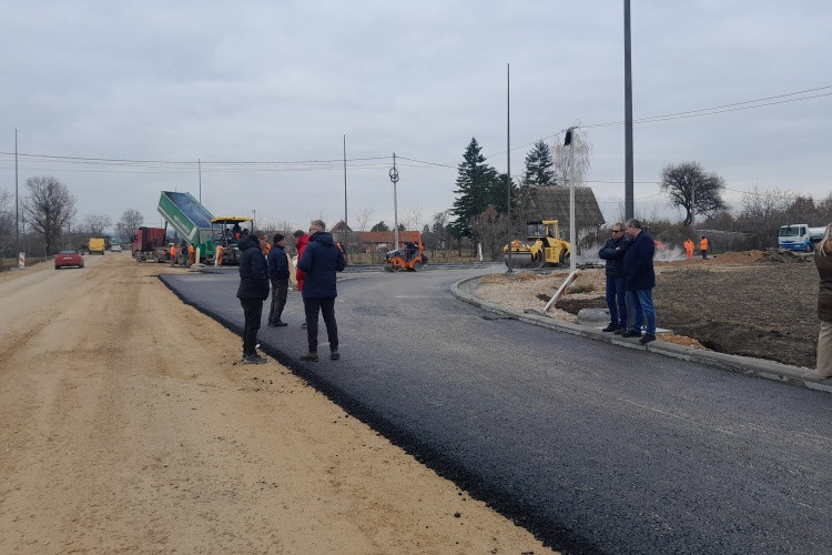 Asfaltiranje dela državnog puta Kragujevac – Topola prema Majnd parku