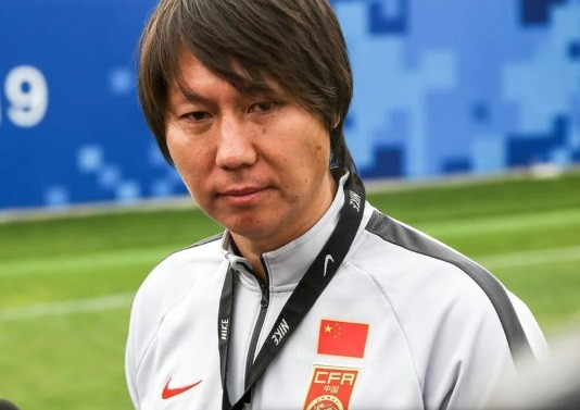 bee5d.jpg Por sobornos, el ex entrenador de la selección de fútbol de China fue condenado a 20 años de prisión
