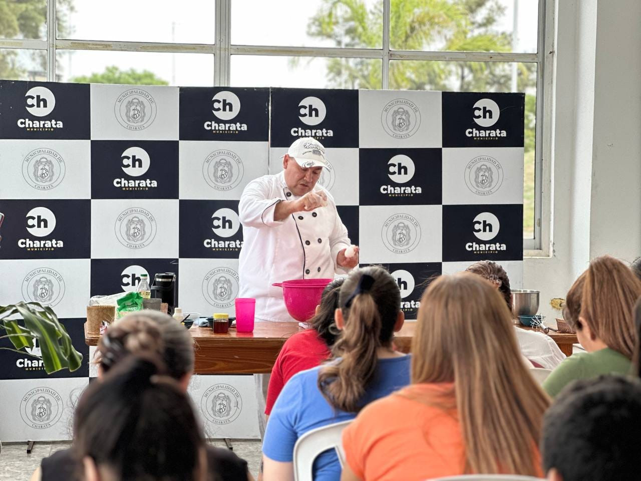 CHARATA: CLASE PRACTICA DE ELABORACIÓN  DE PAN DULCE Y BUDINES NAVIDEÑOS