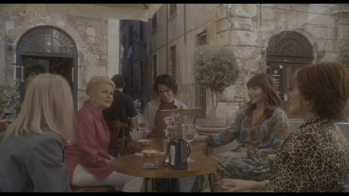Book.Club.The.Next.Chapter.2023.Hybrid.2160p.MA.WEB DL.CZ EN.DoVi.HDR.HEVC 126811.mkv snapshot 00.27.jpg