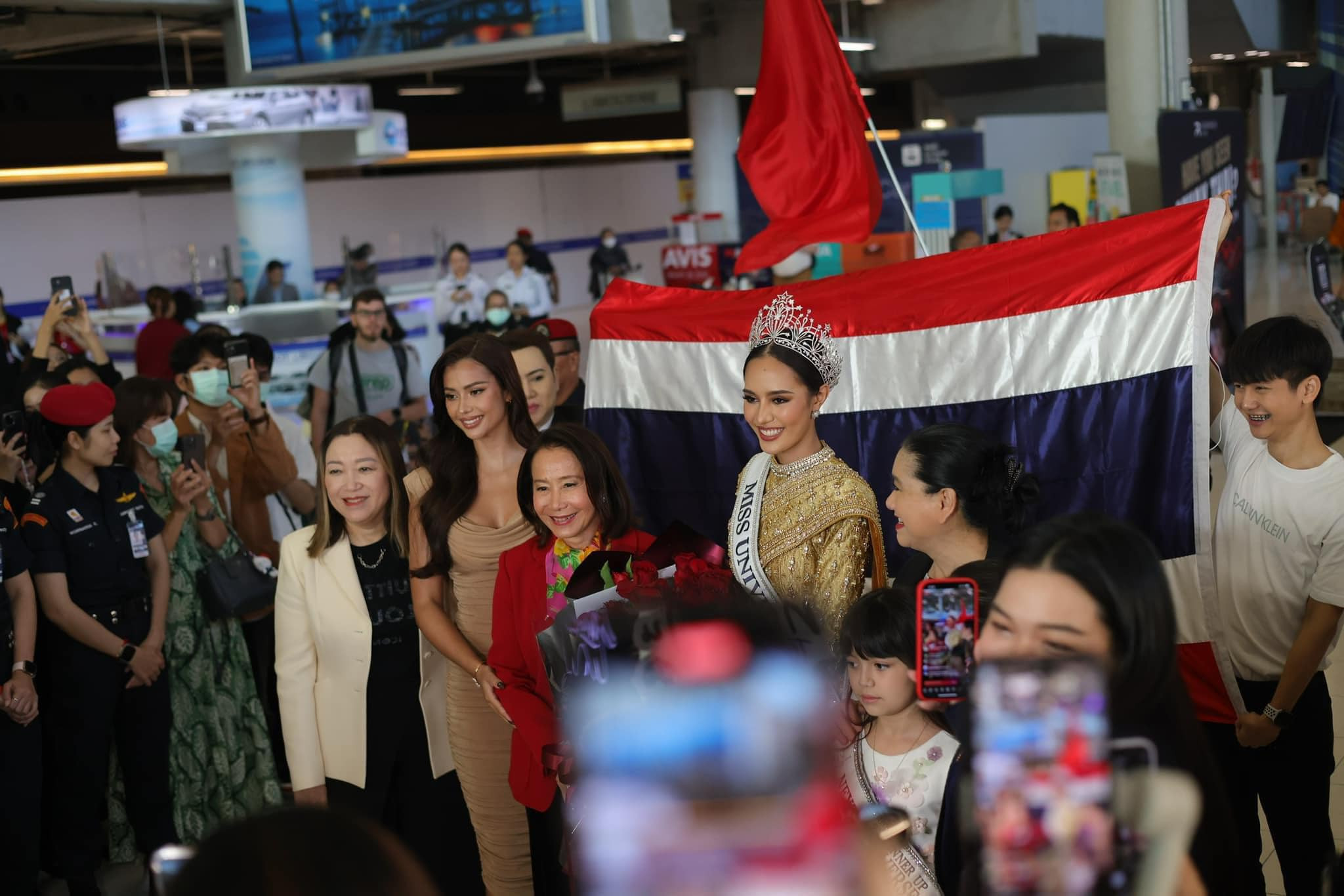 miss universe thailand 2024 regressando a thailand. 2Y30HXe