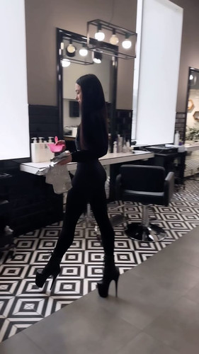 3a.Untitled.hairdresser