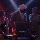 Youre.Cordially.Invited.2025.1080p.AMZN.WEB DL.CZ EN.DD+5.1.H.264 ALLEYESONME.mkv snapshot 00.59.16 