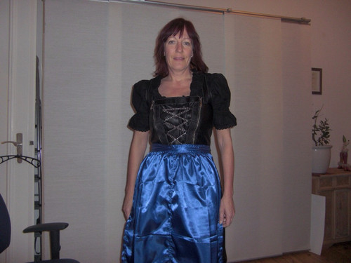 Lederlady T Lederdirndl IMG 3156.jpg