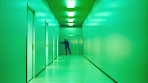 Moonage.Daydream.2023.BluRay.1080p.SVT AV1.10bit.DDP7.1.MNHD FRDS.mkv 20250203 061729.246.png