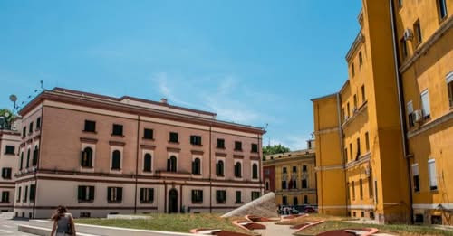 852562169745573763?url=https%3A%2F%2Fshqiptarja.com%2Fuploads%2F780x440%2F1738339071 bllokuiministri.jpg