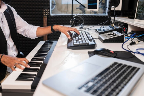 3 Benefits of Working with a Professional Hindi Dubbing Agency.jpg