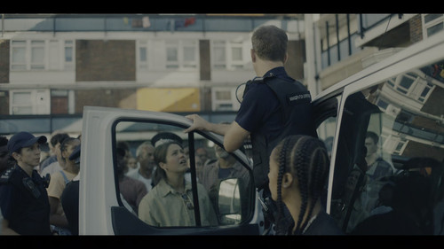 Top.Boy.S03E01.Odstup.1080p.NF.WEB DL.CZ EN.HDR.x265.HEVC My.mkv snapshot 45.13 [2024.11.25 13.51.58.jpg