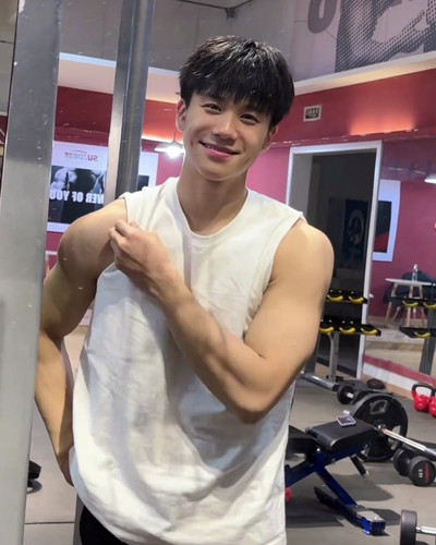 Photo by Xiaoh1225 on September 23, 2024. Có thể là hình ảnh về 1 người và bắp tay..jpg