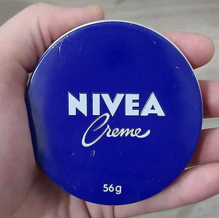 NIVEA Creme Lata – Hidratação profunda para as áreas mais ressecadas como cotovelo, calcanhar, joelho, mãos e pés, também protege do frio e cuida da pele tatuada – 56g