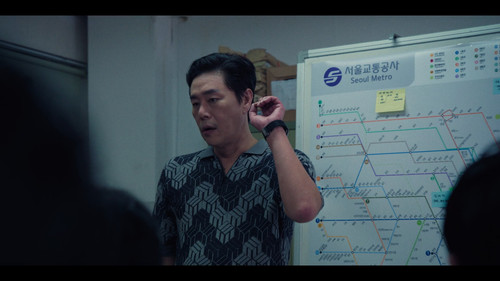 Squid.Game.S02E01.Bread.and.Lottery.1080p.NF.WEB DL.CZ KO.DDP5.1.Atmos.H.264 playWEB.mkv snapshot 00.jpg