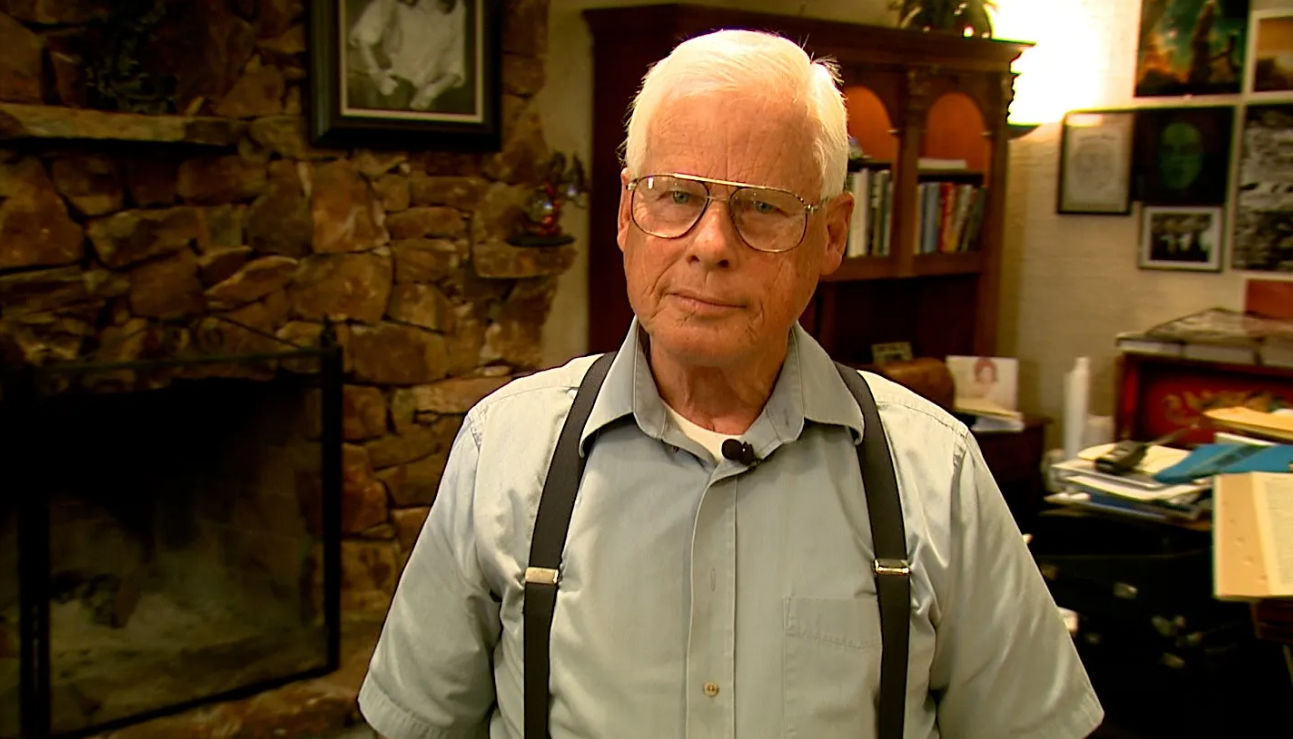 John Lear, un ex ufficiale della CIA degli Stati Uniti: La Terra è una prigioni con milionidi Alieni.