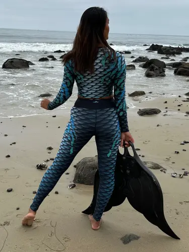 470@guam babe freediverMidnight leggings front 1(2)