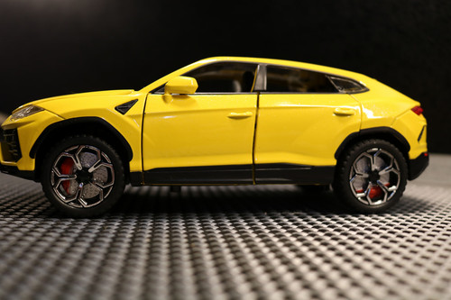 Метална кола Lamborghini Urus.jpg