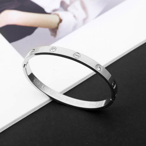 TV066d vong tay titan mau trang cartier loai khong vit 473.jpg