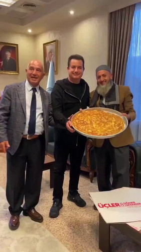 umf4Ifo8HM ND1sG.jpg