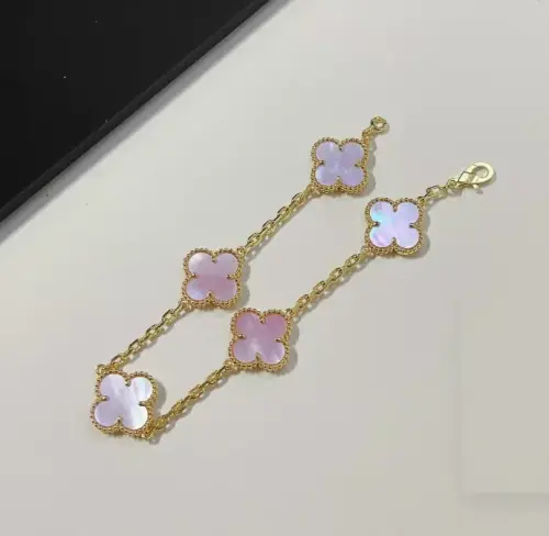 Van Cleef & Arpels Vintage Alhambra 7.5 in Chain Charm Bracelet 18kt Gold7.webp