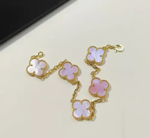 Van Cleef & Arpels Vintage Alhambra 7.5 in Chain Charm Bracelet 18kt Gold6.webp