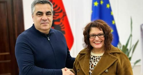 8214038743231438979?url=https%3A%2F%2Fshqiptarja.com%2Fuploads%2F780x440%2F1736285979 elenitaroshi.j.jpg