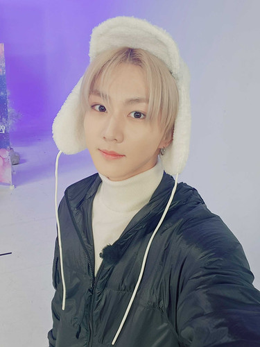 weverse 20250107215554 2646722030.jpg