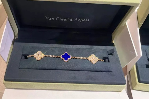 bHEAAOSwUfhnfN 3.jpg