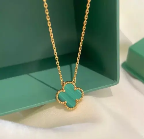 Authentic Van Cleef and Arpels 18K Gold with Green Onyx Necklace Christmas gift3.webp