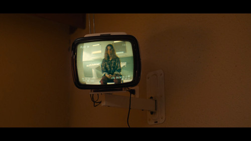 Anthracite.S01E01.Still.on.Fire.1080p.NF.WEB DL.CZ FR.DD+5.1.H.264 FLUX.mkv snapshot 45.06 [2025.01.