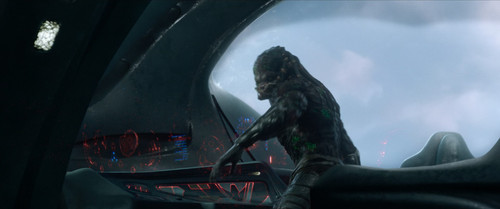 The.Predator.2018.1080p.BluRay.CZ EN.DD+5.1.x265.HEVC My.mkv snapshot 01.31.29 [2024.12.17 21.10.42].jpg
