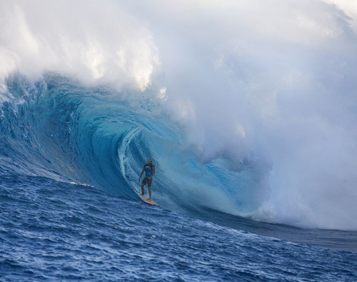 albee layer surfing jaws maui 88369 990x742.jpg