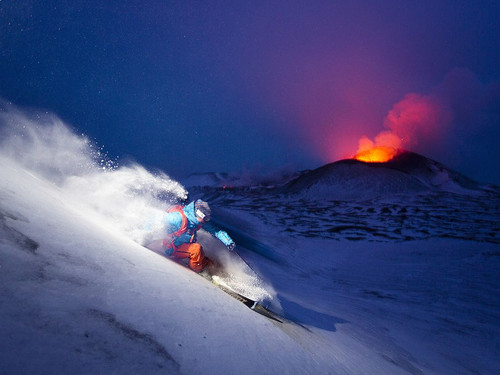 skiing russia volcano erupting 89497 990x742.jpg