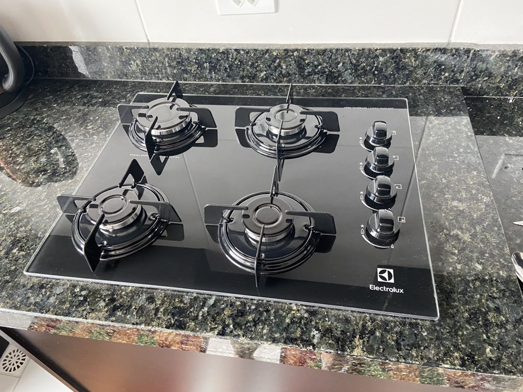 Cooktop A Gás 4 Bocas Electrolux (ke4gp) Cor Preto 127V/220V