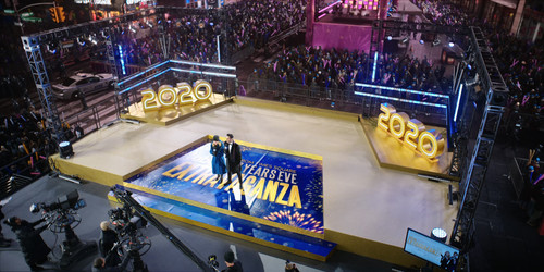 The.Morning.Show.S02E01.My.Least.Favorite.Year.1080p.ATVP.WEB DL.EN.DDPA5.1.x265.HEVC My.mkv snapsho.jpg