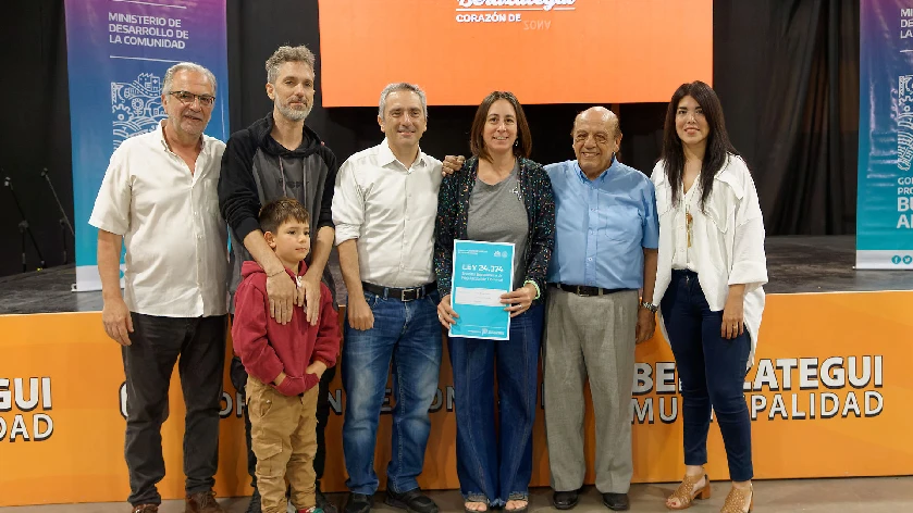 Berazategui: Mussi y Larroque entregaron más de 240 escrituras