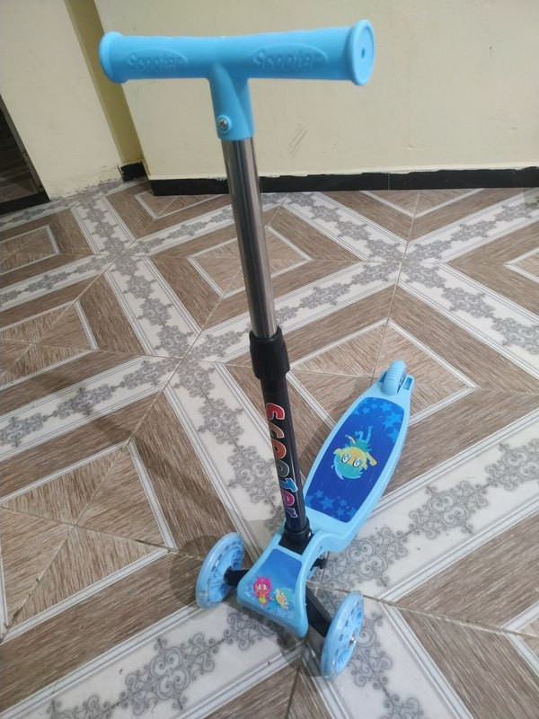 ATENTU Patinete Infantil 3 Rodas Com Led Dobrável Menino e Menina Cor Azul