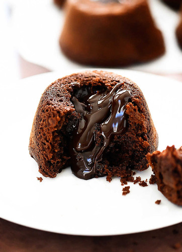 Easy Molten Chocolate Lava Cakes4.jpg