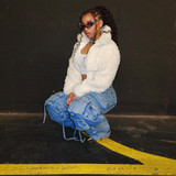 Bailey, Chloe (White Top and Blue Jeans02)