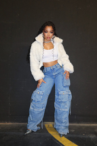 Bailey, Chloe (White Top and Blue Jeans01).jpg