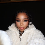 Bailey, Chloe (White Top and Blue Jeans05)