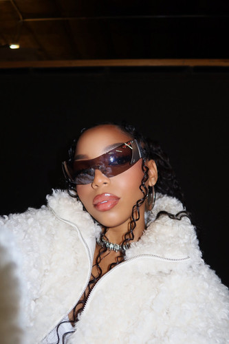 Bailey, Chloe (White Top and Blue Jeans06).jpg