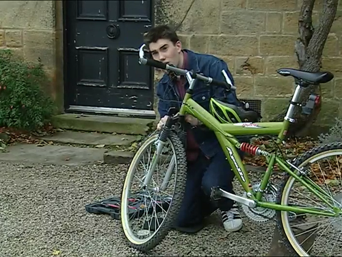 cap Emmerdale Episode 3081 (Jan 1 2002) PDTV x264 00 05 05 06.png