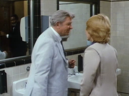 cap Matlock.S01E01 E02.DVDRip.XviD SAiNTS 00 28 42 02.png