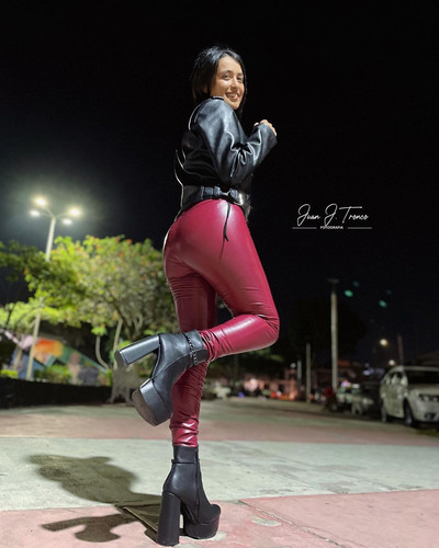 LederLegins500Model Iris Alvarado@iris alvarado.f