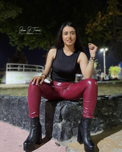 LederLegins500Modela Iris Alvarado~@iris alvarado.f