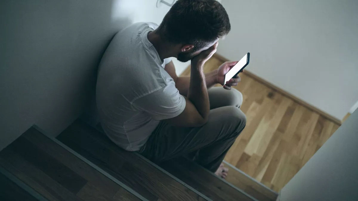 Suicidio e Chatbot: Urgente Regolamentare l’Intelligenza Artificiale Suicidio e Chatbot: Urgente Regolamentare l’Intelligenza Artificiale