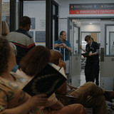 The.Pitt.S01E01.700.A.M.1080p.AMZN.WEB DL.CZ SK EN.DD+5.1.H.264 NTb.mkv snapshot 37.04 [2025.01.10 1