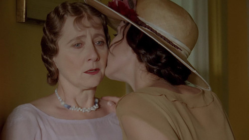 Agatha.Christies.Poirot.S09E01.Five.Little.Pigs.1080p.BluRay.CZ SK EN.DD.2.0.x265 TenSpravnyHDCLUB.m