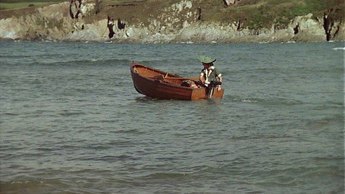 Agatha.Christies.Poirot.S08E01.Evil.under.the.Sun.1080p.BluRay.CZ SK EN.DD.2.0.x265 HDCLUB.mkv snaps