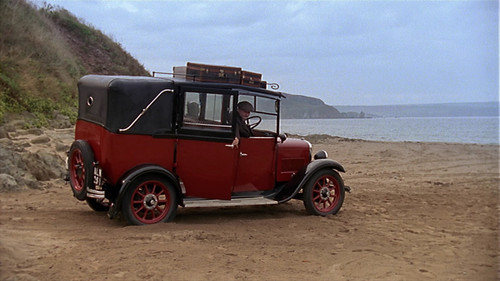 Agatha.Christies.Poirot.S08E01.Evil.under.the.Sun.1080p.BluRay.CZ SK EN.DD.2.0.x265 HDCLUB.mkv snaps