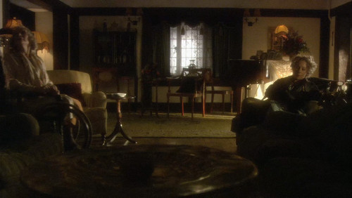 Agatha.Christies.Poirot.S11E01.Mrs.McGintys.Dead.1080p.BluRay.CZ SK EN.DD.2.0.x265 HDCLUB.mkv snapsh.jpg