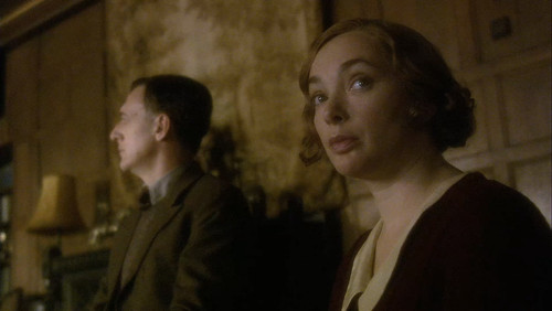 Agatha.Christies.Poirot.S11E01.Mrs.McGintys.Dead.1080p.BluRay.CZ SK EN.DD.2.0.x265 HDCLUB.mkv snapsh